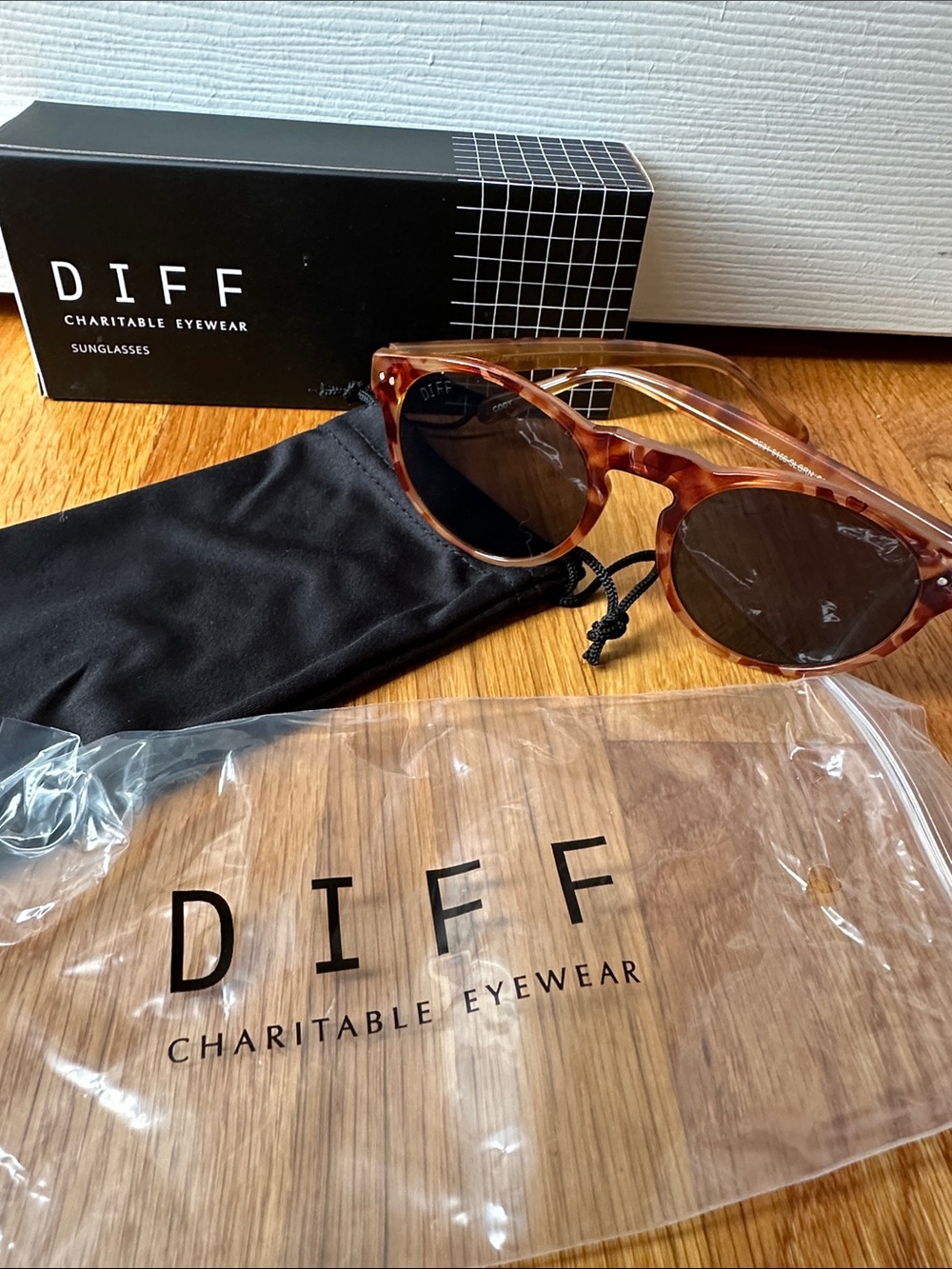 DIFF Unisex New Tortoiseshell Round Sunglasses with Dark Lenses